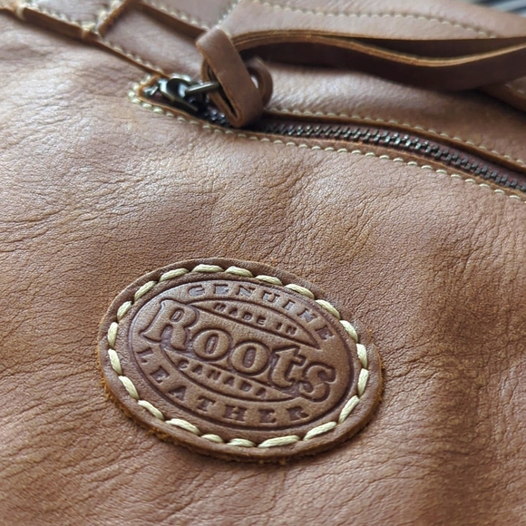 Roots Genuine Leather Messenger Bag - Picture 5 of 13
